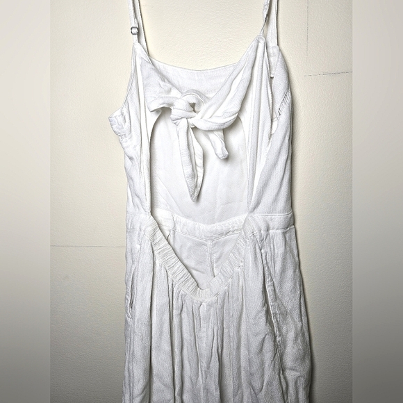 Women's Hollister Open Tie Back Romper, Size Medium - Picture 2 of 4